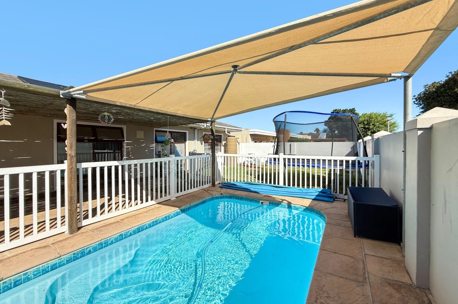 4 Bedroom Property for Sale in Monte Vista Western Cape